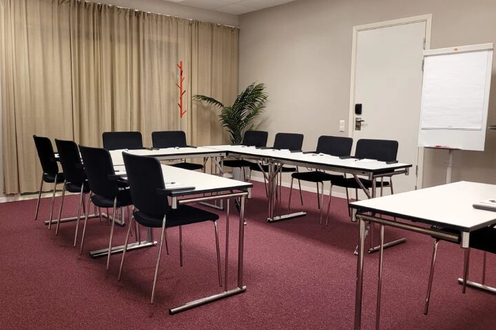 Konferensrummet Azteca med fönster mot arenahallarna